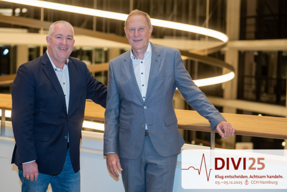 Kongresspräsidenten Prof. Christian Waydhas (re.) und Bernhard Gliwitzky