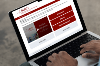 Laptop mit DIVI-On-Demand-Seite